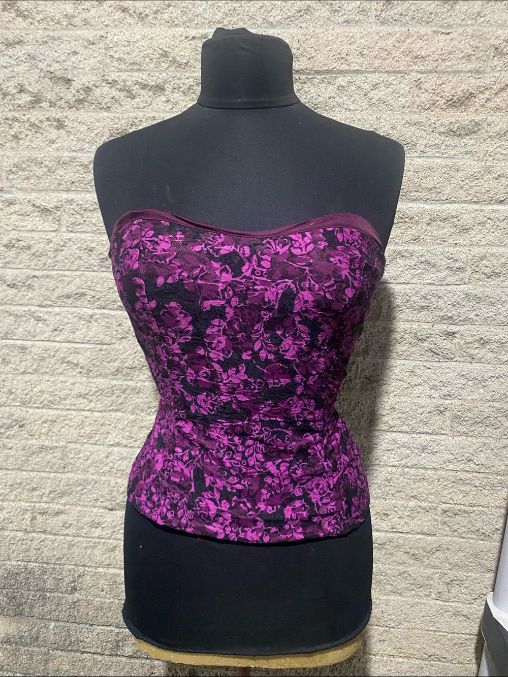 Strapless Floral Lace Bustier Camisole in Magenta and Black